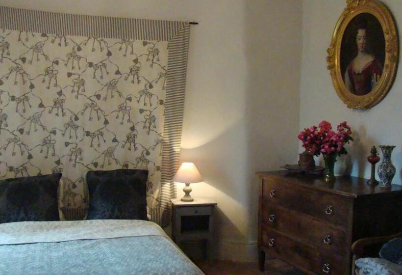Номер Стандарт Вид на Сад, Château D Ozenay