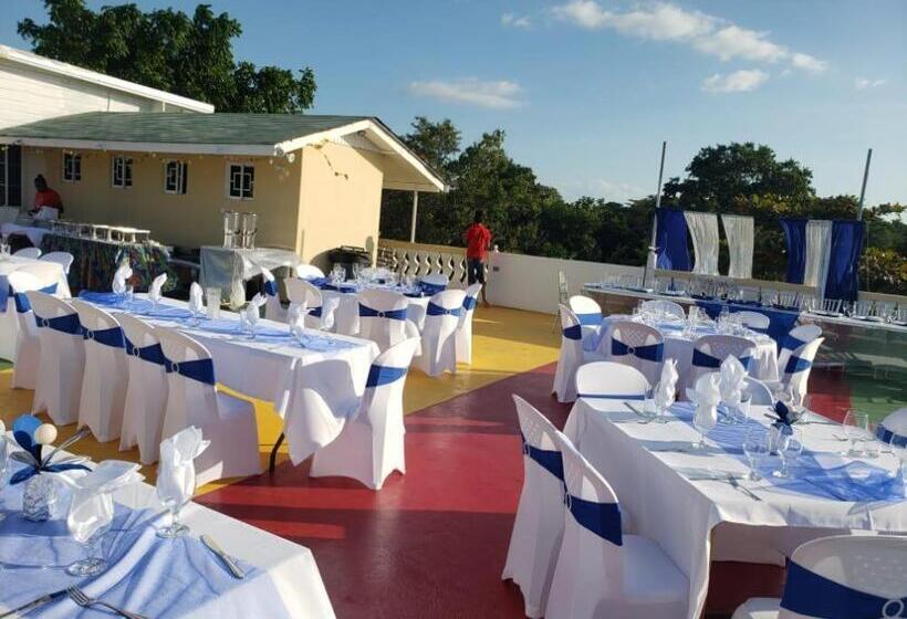 اتاق لوکس با تخت بزرگ, Dela De Rose Guest House Negril Jamaica