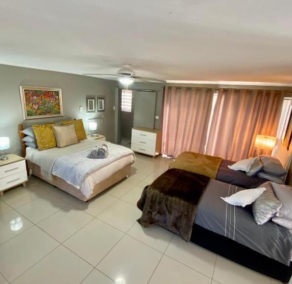 اتاق استاندارد چهار تخته, Little Fern Self Catering