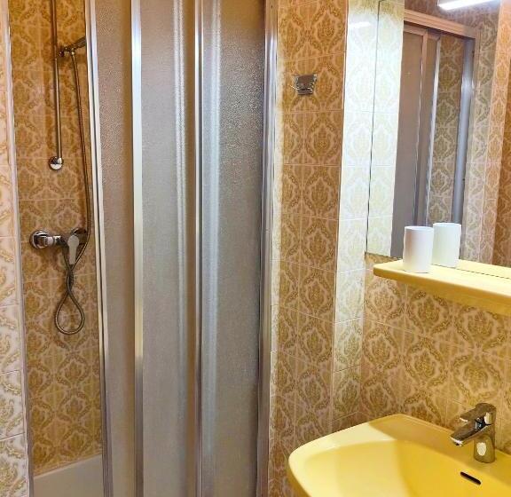 1 Bedroom Apartment Lake View, Villa Rauter