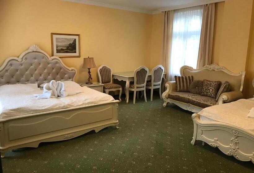 标准三人间, Saint Petersburg