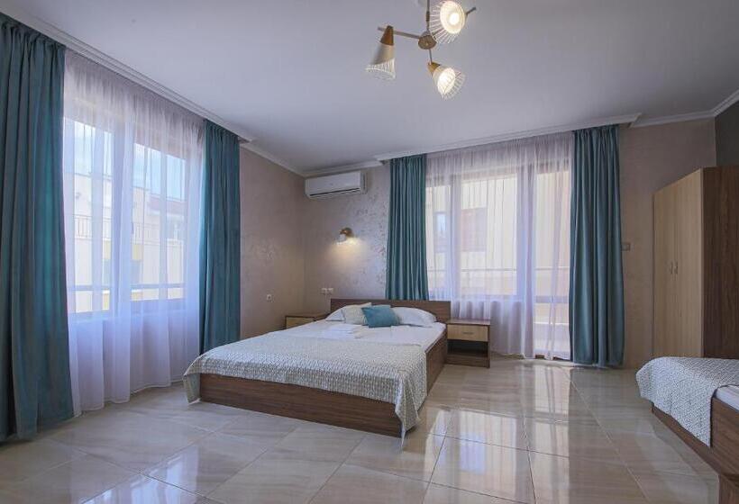 اتاق لوکس سه تخته, Guesthouse Phoenix