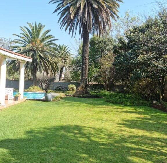 اتاق اکونومی, Victorian Villa Westdene Benoni