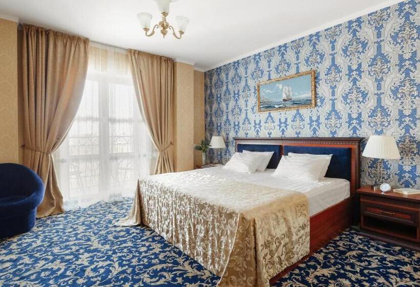 سوییت جونیور با بالکن, Boutique Hotel California