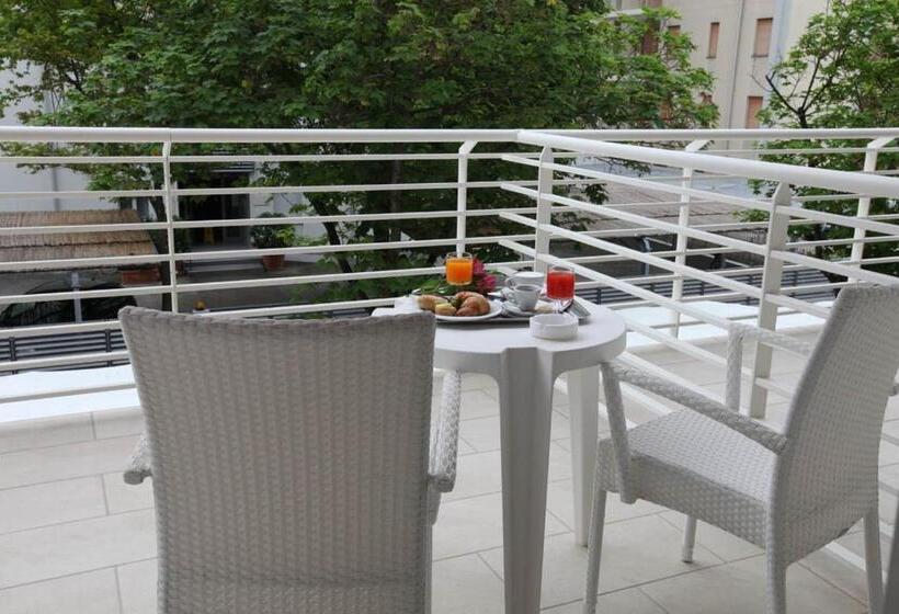 Standard Room with Terrace, Derby S