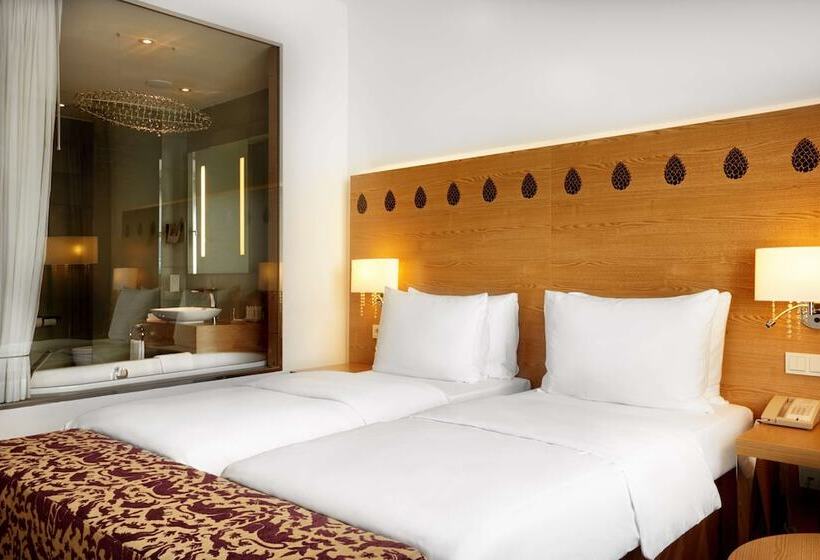 اتاق سوپریور با بالکن, Radisson Blu Resort, Bukovel