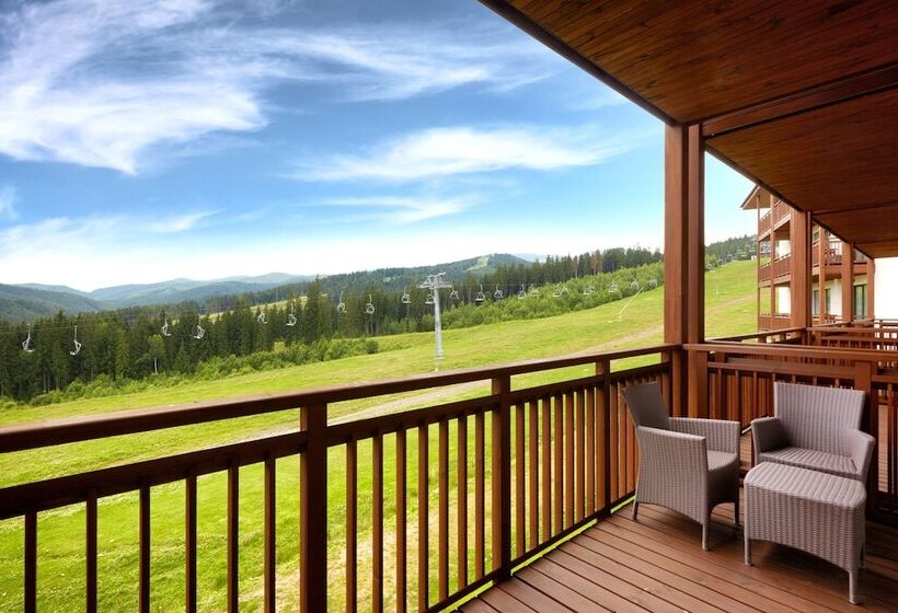 اتاق سوپریور با چشم‌انداز, Radisson Blu Resort, Bukovel