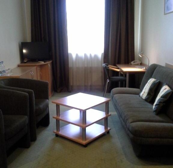 سوییت, Sky High Hotel Airport 200 Meters From The Terminal
