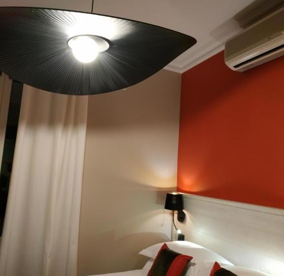 اتاق اکونومی, La Camogliese