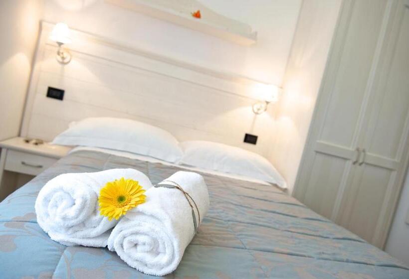 اتاق اکونومی, La Camogliese