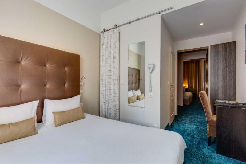 Номер Стандарт Трехместный, The Originals Boutique La Villa Ouest & Spa