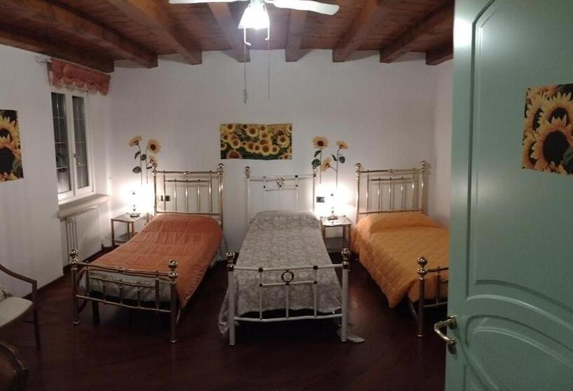 اتاق استاندارد سه تخته با سرویس بهداشتی مشترک, Villa Mari