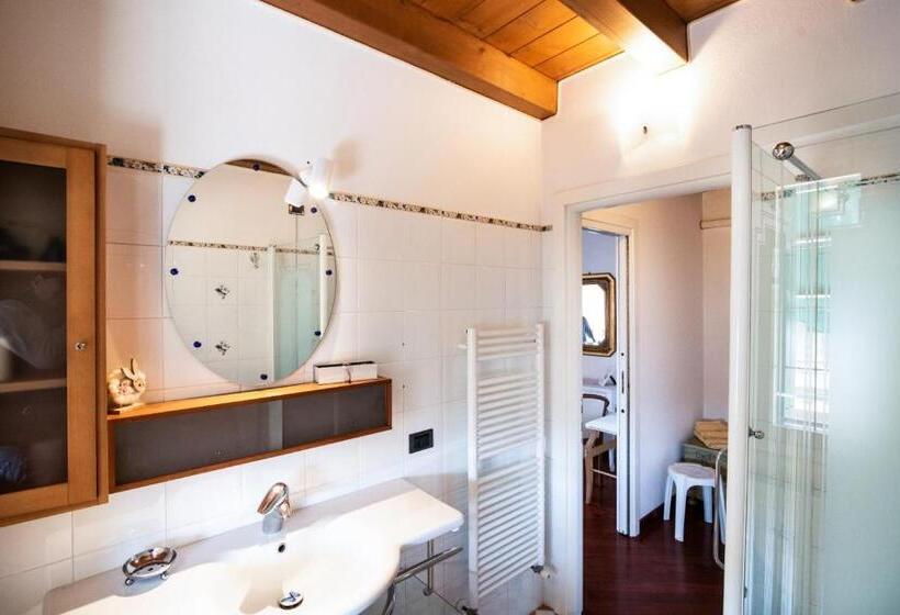 اتاق استاندارد سه نفره, Villa Mari