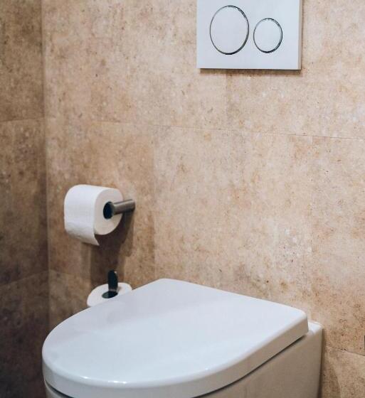 اتاق استاندارد یک نفره, Adelheid Hotel Garni