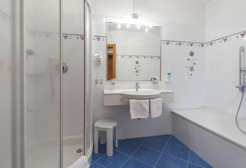 스위트, Kristallhotel Corona Krone