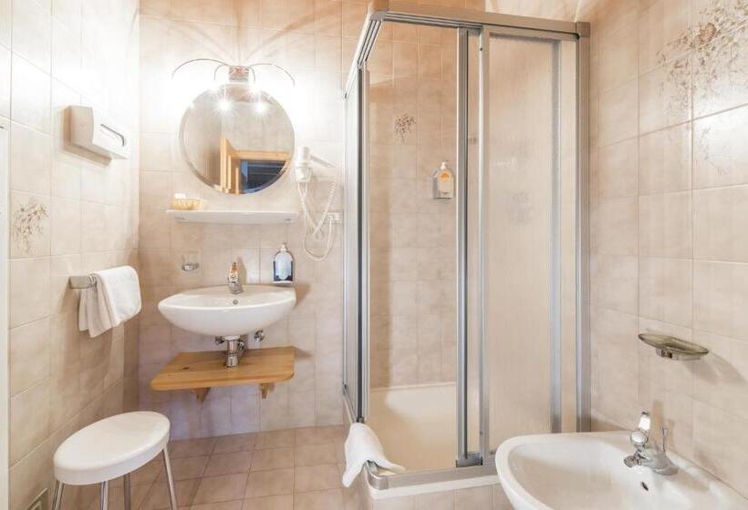 اتاق استاندارد, Kristallhotel Corona Krone