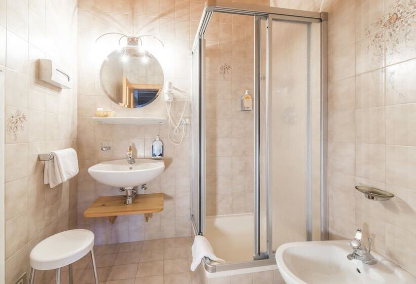اتاق راحتی یک تخته, Kristallhotel Corona Krone
