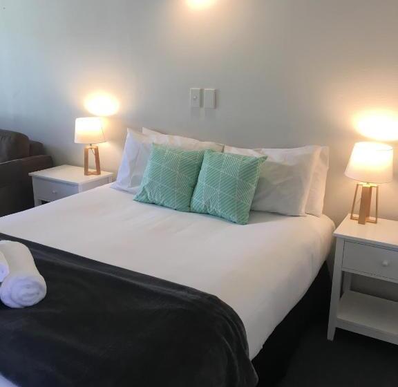 스탠다드 스튜디오 킹침대, Fairway Motel & Apartments