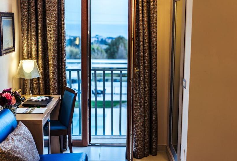 اتاق سوپریور با چشم‌انداز دریا, Kora Park Resort