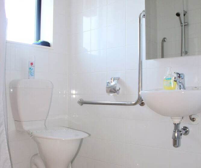 Студия Стандарт, 298 Westside Motor Lodge