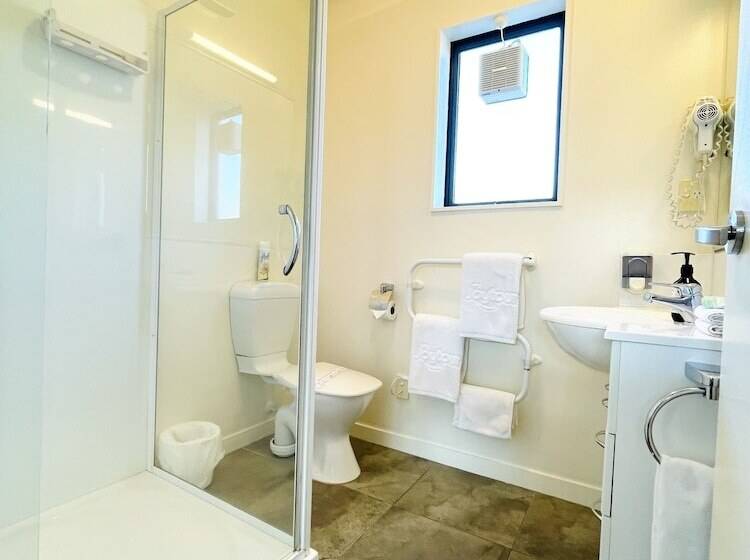 Апартаменты 2 Спальни, 298 Westside Motor Lodge