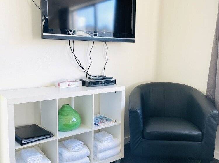 Апартаменты 3 Спальни, 298 Westside Motor Lodge