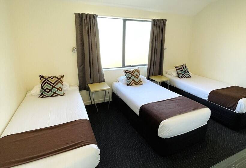 Апартаменты 3 Спальни, 298 Westside Motor Lodge