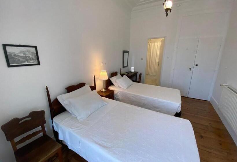 Номер Стандарт Трехместный, União   Guest House