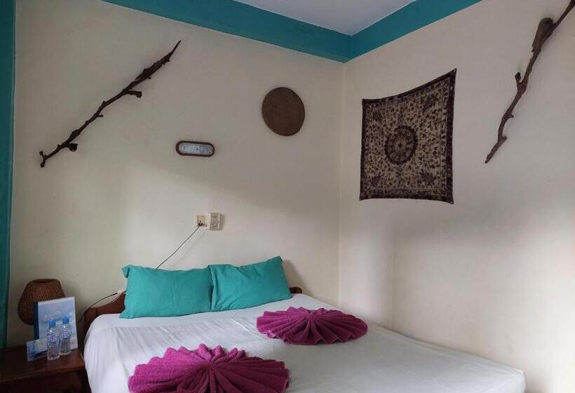 اتاق ساده سه‌ نفره, Auberge De La Plage