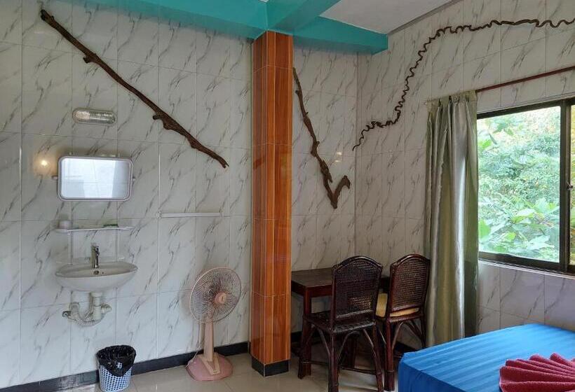 اتاق ساده سه‌ نفره, Auberge De La Plage