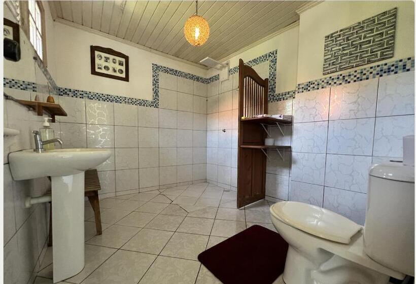 اتاق استاندارد چهارنفره با چشم‌انداز باغ, Casa Lavinia