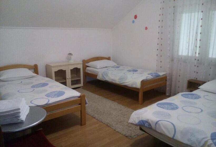 اتاق استاندارد سه نفره, Guest House Star