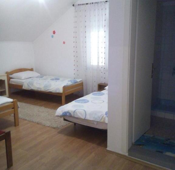 اتاق استاندارد سه نفره, Guest House Star
