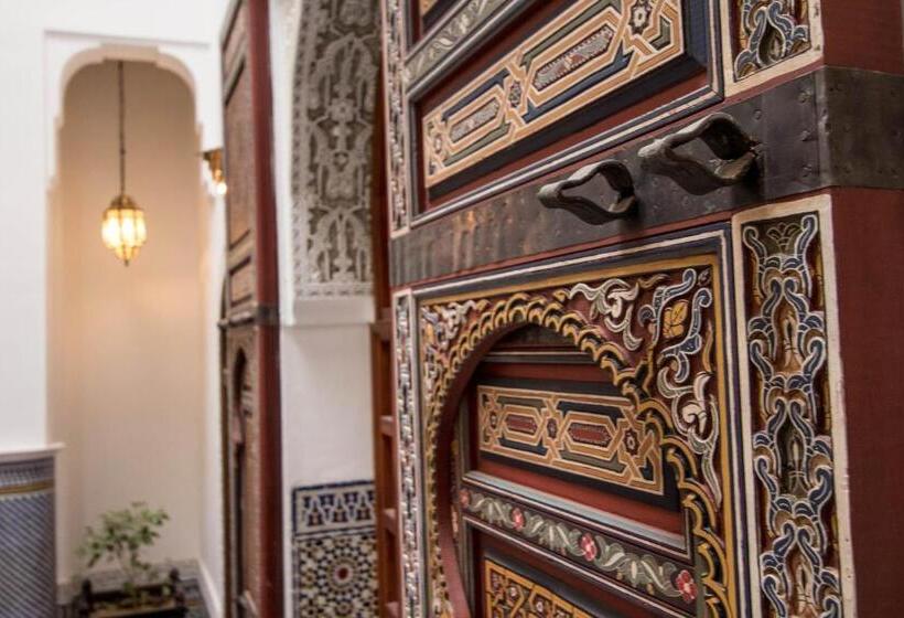 اتاق لوکس سه تخته, Riad Noujoum Medina