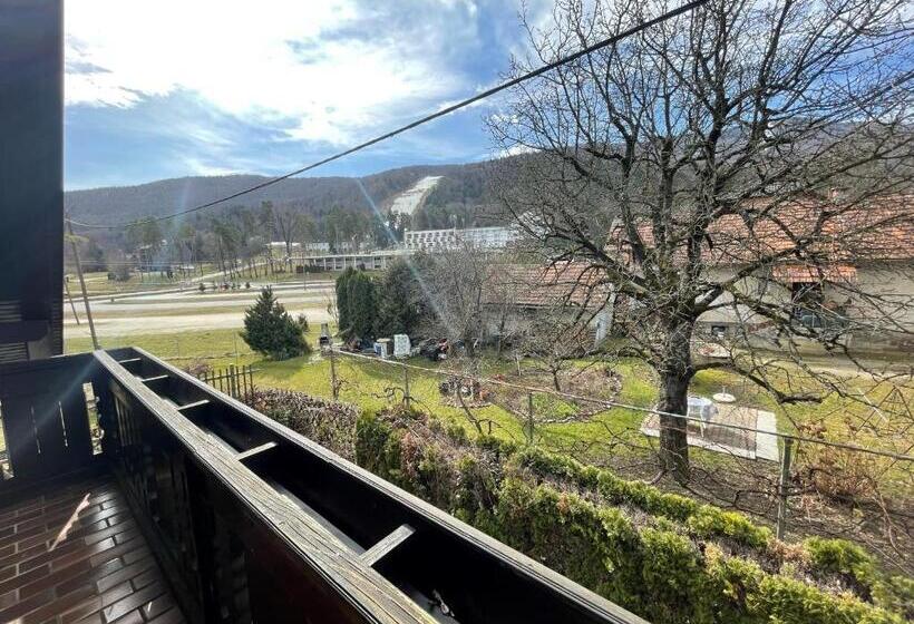 اتاق استاندارد سه تخته با بالکن, Boutique Hotel Pohorje