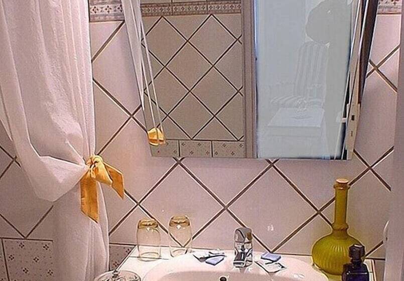 اتاق راحتی, Hôtel La Grange Aux Marmottes