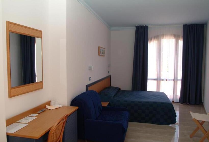 Standard Triple Room with Terrace, Mistral