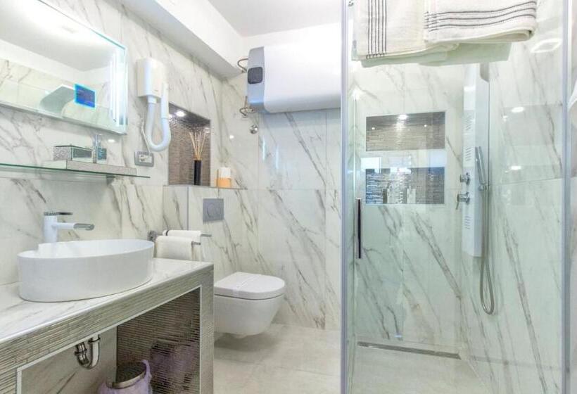 استودیوی لوکس, Pansion Zlatna Ribica