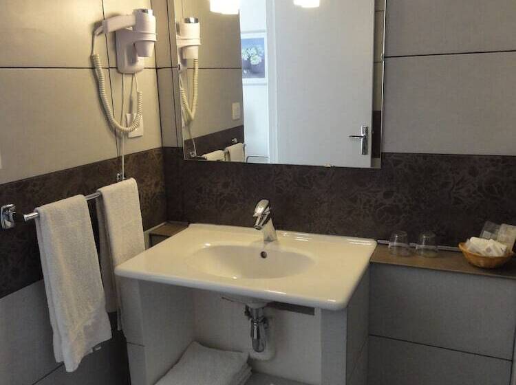 Номер Стандарт, Hôtel Les Echevins