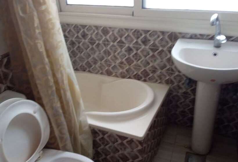 اتاق استاندارد سه نفره, Isis Hostel 2
