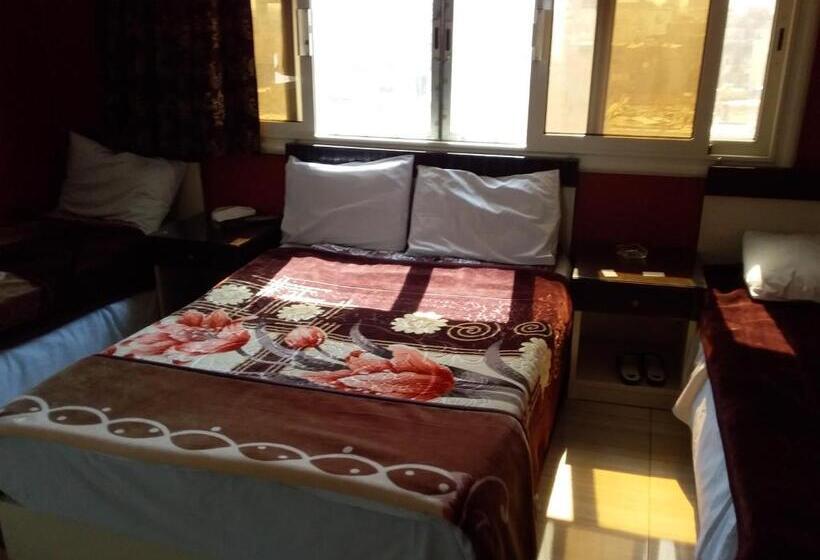 اتاق استاندارد یک نفره, Isis Hostel 2