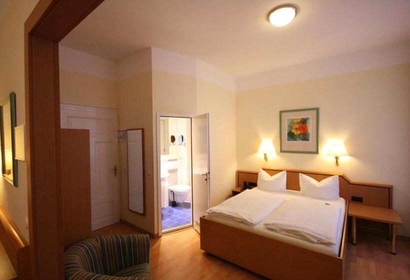 اتاق استاندارد چهار تخته, Altstadt