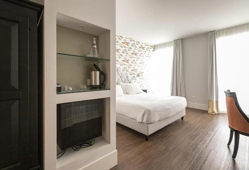 اتاق لوکس با چشم‌انداز دریاچه, Belvedere