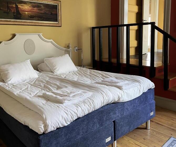 Четырехместный Номер Deluxe, Park Hotel Linköping Fawlty Towers