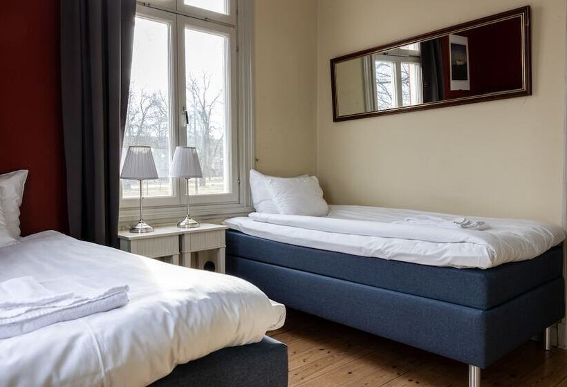 Четырехместный Номер Стандарт, Park Hotel Linköping Fawlty Towers