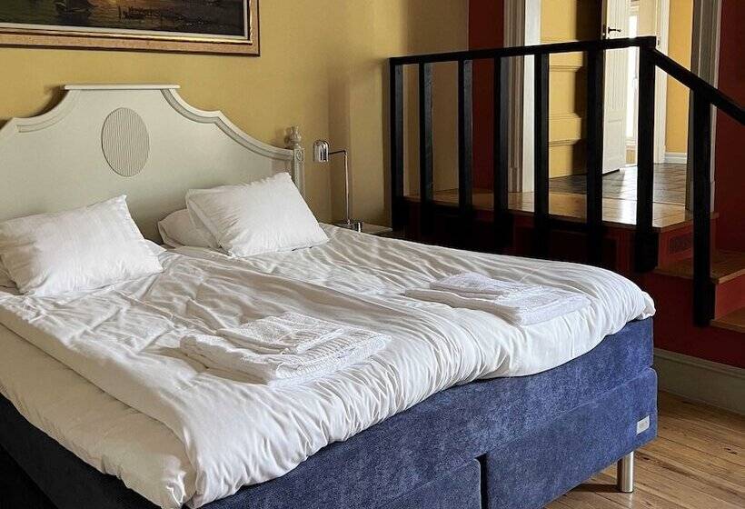 Четырехместный Номер Deluxe, Park Hotel Linköping Fawlty Towers