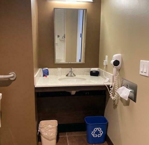 Номер Стандарт Адаптированный для Инвалидов, Microtel Inn & Suites By Wyndham Timmins