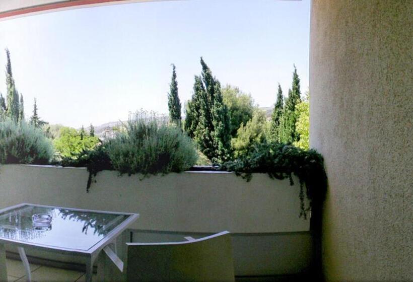 Superior Room with Terrace, Royal Cottage