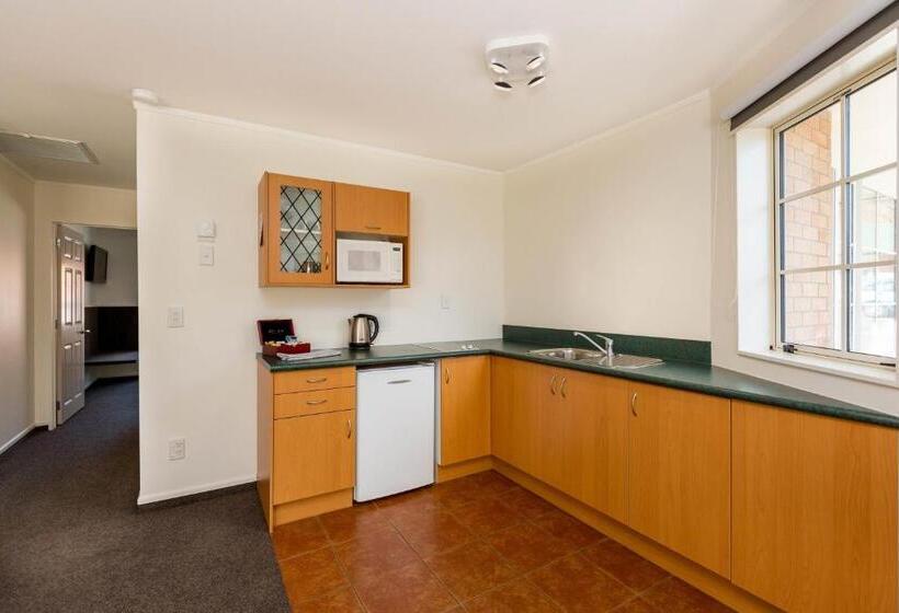 이그제큐티브 스튜디오, Aspen Court Motel Taihape