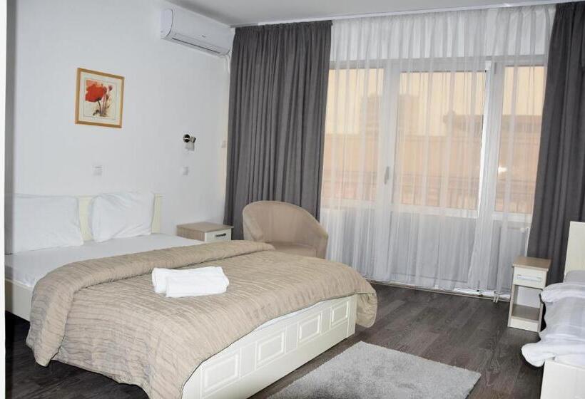 اتاق ساده سه‌ نفره, Garni Hotel Hamburg
